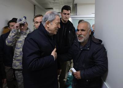 Millî Savunma Bakanı Hulusi Akar ve Sağlık Bakanı Fahrettin Koca Hatay’daki Arama-Kurtarma ve Yaşam Destek Faaliyetlerini Yerinde İnceledi